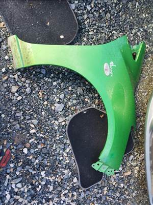 Mazda 2 (DY) jobb első sarvédő 