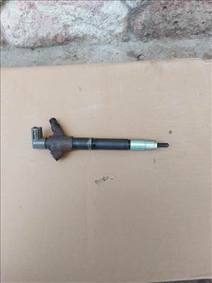 Toyota Avensis (T270) 2.2 D-4D porlasztó  236700r090