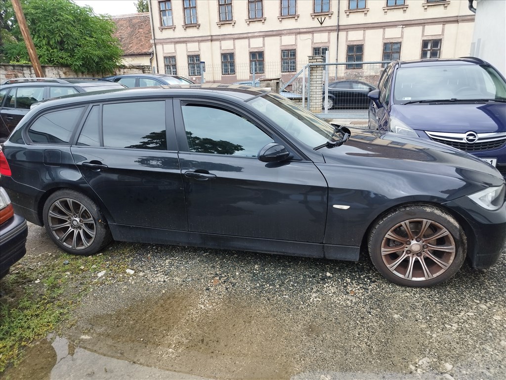 Eladó BMW 320i touring (1995 cm³, 150 PS) (E90, E91, E92, E93) 4. kép
