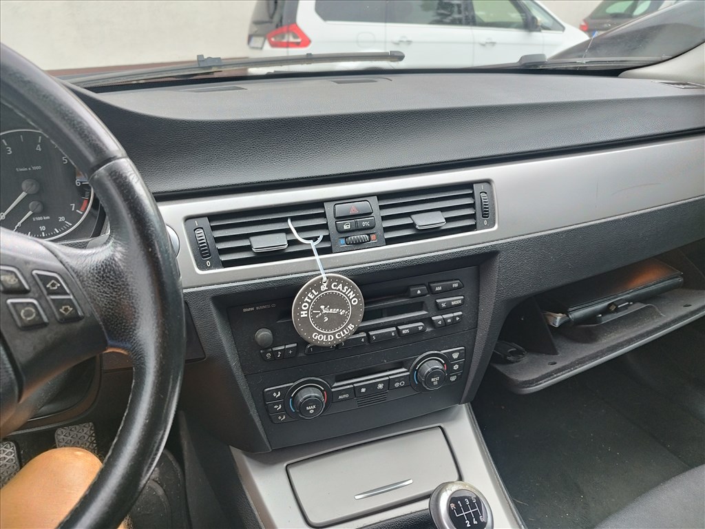 Eladó BMW 320i touring (1995 cm³, 150 PS) (E90, E91, E92, E93) 8. kép