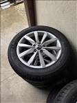  5x112 lyukosztású 17" újszerű (gyári felni) alufelni, rajta 215/55 használt Michelin téli gumi 