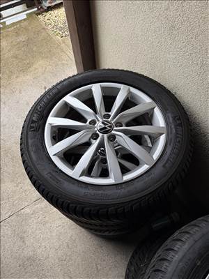  5x112 lyukosztású 17" újszerű (gyári felni) alufelni, rajta 215/55 használt Michelin téli gumi 