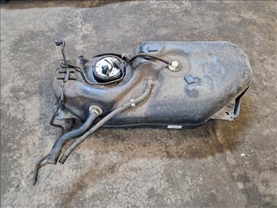 SUZUKI SWIFT VI 1.0 benzines üzemanyagtank  8910152r0