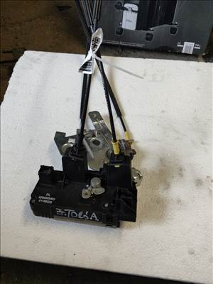 Renault Trafic II Jobb tolóajtó zárszerkezet  8200008463