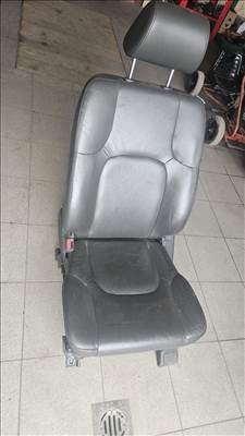 Nissan Navara (D40) Bal első ülés 