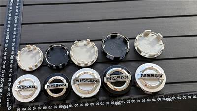 ÚJ NISSAN FELNI ALUFELNI KUPAK KÖZÉP FELNIKÖZÉP FELNIKUPAK EMBLÉMA JEL SAPKA c7042k54