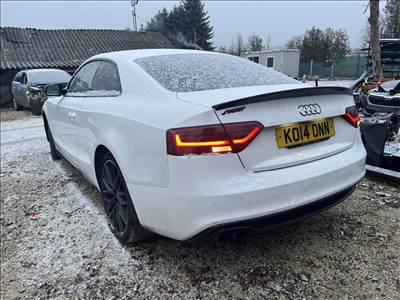 Audi A5 ( 8T) Sline bal hátsó negyed LY9C