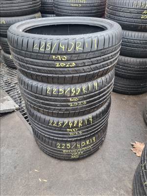  225/4019" újszerű Bridgestone T005 nyári gumi 4db 
