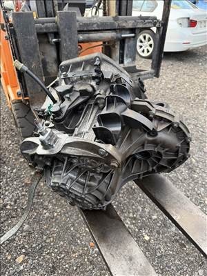 Renault Trafic III PF6040 manuális sebességváltó.