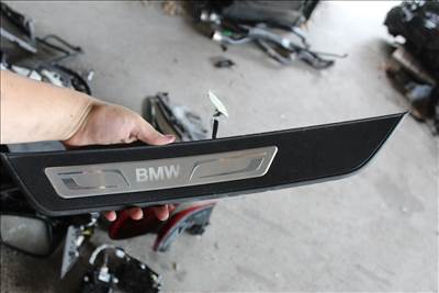 BMW 5-ös sorozat F10/F11 bal oldali ajtóküszöb 7337021