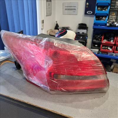 Ford Focus Mk3 Bal hátsó lámpa 4 ajtós 