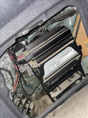 Audi A6 (C6 - 4F) 3.0 TDI quattro A6c64f 2005 Bose hifi rendszer