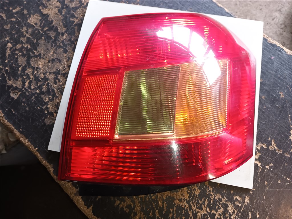 Toyota Corolla (E120/E130) Bal hátsó lámpa  koito1381 2. kép