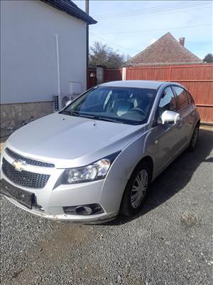 Chevrolet cruze motorháztető