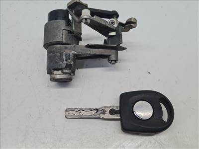 Volkswagen Golf IV csomagtérajtó zárbetét kulccsal (30701)