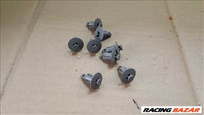 Volvo 39964093 S60 S80 V70 XC70 kárpitrözítő