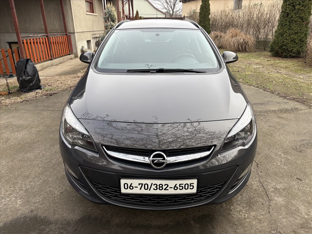 OPEL ASTRA J Sports Tourer 1.7 CDTI Cosmo FACELIFT/DIGIT KLÍMA/TEMPOMAT/ÜLÉSFŰTÉS/KORMÁNYFŰTÉS/RADAR 2. kép