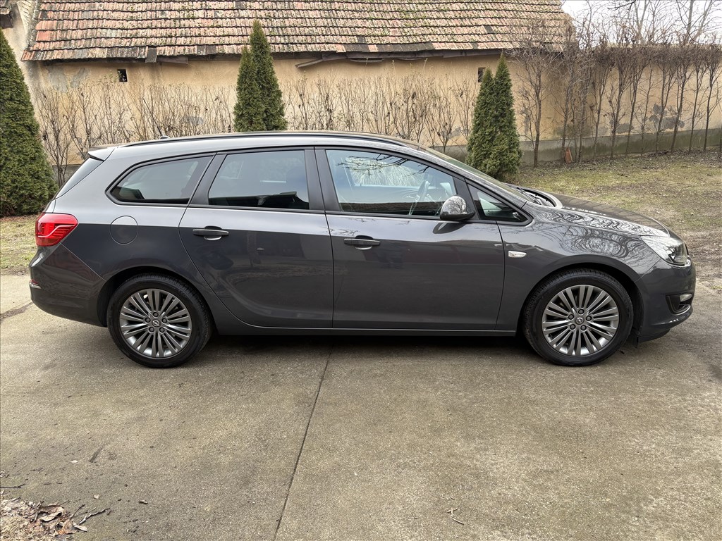 OPEL ASTRA J Sports Tourer 1.7 CDTI Cosmo FACELIFT/DIGIT KLÍMA/TEMPOMAT/ÜLÉSFŰTÉS/KORMÁNYFŰTÉS/RADAR 4. kép