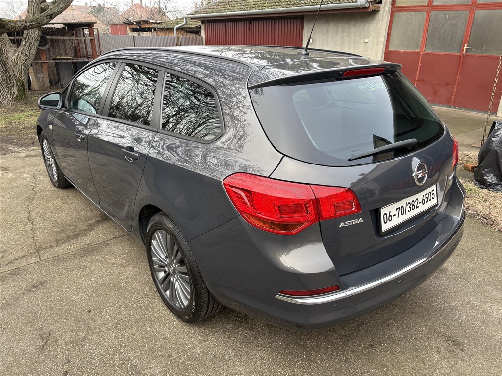 OPEL ASTRA J Sports Tourer 1.7 CDTI Cosmo FACELIFT/DIGIT KLÍMA/TEMPOMAT/ÜLÉSFŰTÉS/KORMÁNYFŰTÉS/RADAR 7. kép