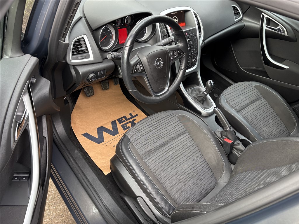 OPEL ASTRA J Sports Tourer 1.7 CDTI Cosmo FACELIFT/DIGIT KLÍMA/TEMPOMAT/ÜLÉSFŰTÉS/KORMÁNYFŰTÉS/RADAR 9. kép