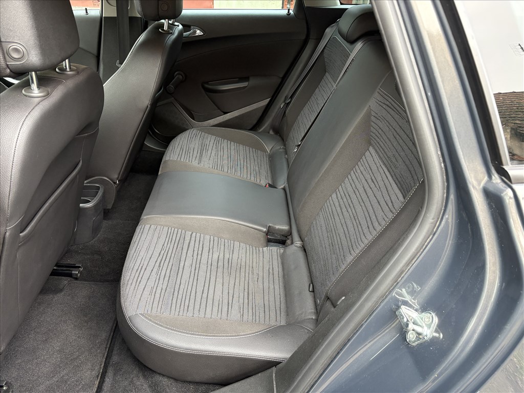 OPEL ASTRA J Sports Tourer 1.7 CDTI Cosmo FACELIFT/DIGIT KLÍMA/TEMPOMAT/ÜLÉSFŰTÉS/KORMÁNYFŰTÉS/RADAR 10. kép