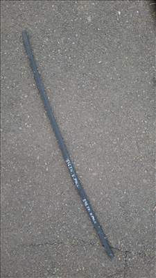 BMW 3-as sorozat E46 sedan jobb hátsó ajtó külső vízlehúzó díszléc nem hibátlan 