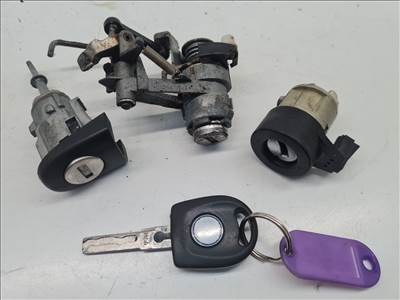 Volkswagen Golf IV zárbetét szett 3 és 5 ajtóshoz (31764)