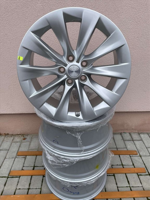 Tesla Model S bontott alkatrészei vagy egyben bontásra eladó 4. kép
