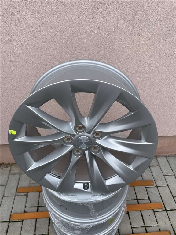 Tesla Model S bontott alkatrészei vagy egyben bontásra eladó 5. kép