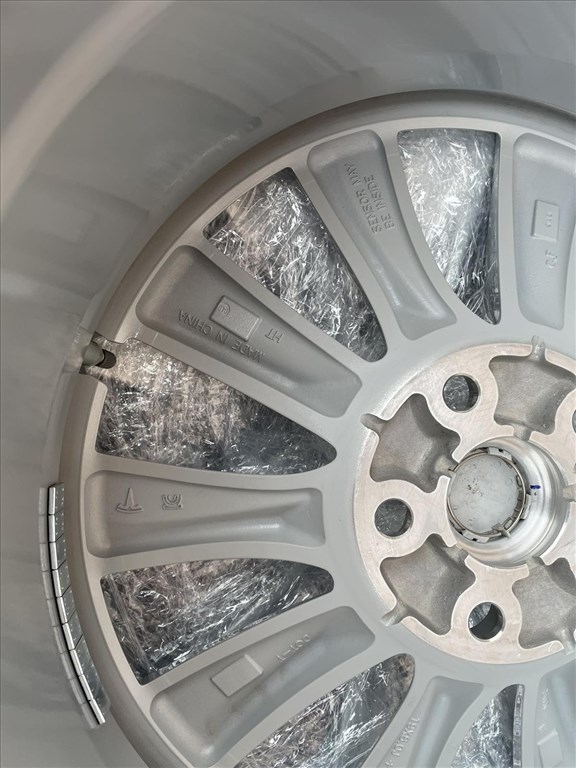 Tesla Model S bontott alkatrészei vagy egyben bontásra eladó 6. kép