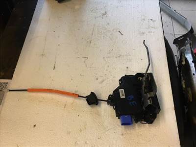 Audi A8 (D3 - 4E) ajtózár 