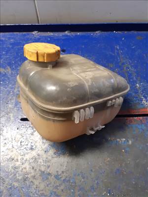 Opel Zafira B Kiegyenlítő Tartály