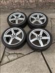  5x112 lyukosztású 21" újszerű (gyári felni) alufelni, rajta 255/40 használt Pirelli nyári gumi 