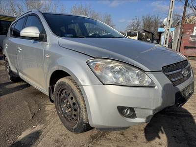 Kia Cee'd (ED) 1.4i bontott alkatrészei