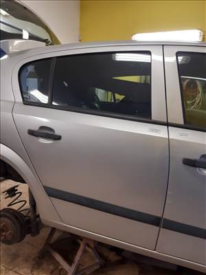 Opel Astra H Jobb Hátsó Ajtó