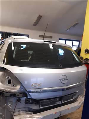 Opel Astra H Csomagtér Ajtó