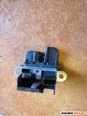 Volkswagen Golf V, Touran I csomagtérajtó alsó zár 