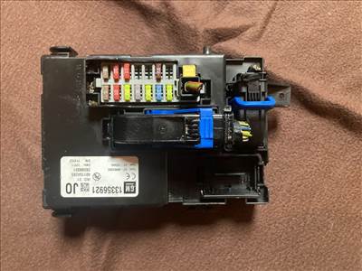 Opel Meriva B utastér biztosítéktábla  13356921
