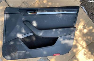 Skoda Superb III balos jobbos első hátsó ajtókárpit 