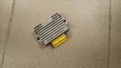 Aprilia Habana 125 feszültségszabályzó