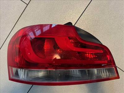 BMW 118 gyári bal hátsó lámpa  63217273427
