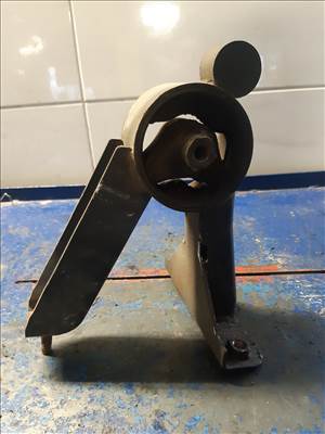 Suzuki Swift III 04-10 Hátsó Motortartó Bak