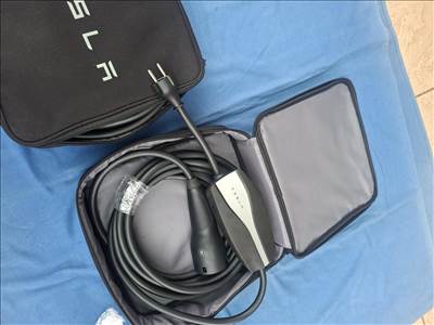 Tesla UMC 2 gyári új töltő Tesla Type 2 otthoni töltő 1121254-00-G