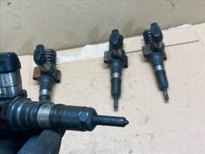 Volkswagen Passat B6 porlasztó  03g130073s 001127120223