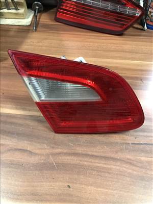 Skoda Superb II 3T SEDAN / bal hátsó belső lámpa