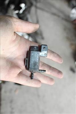 BMW 5-ös sorozat F10/F11 közép konzol tároló 7810831