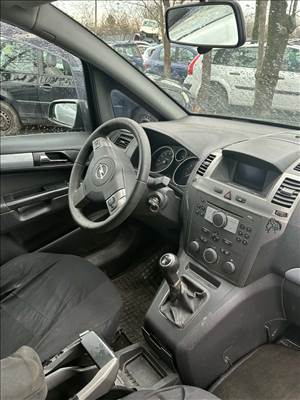 Opel Zafira B bontott alkatrészei