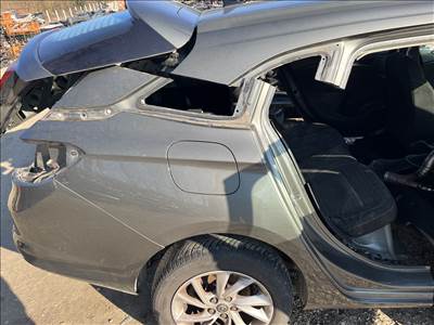 Opel Astra K jobb hátsó negyed 