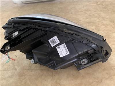 Mercedes V 156 GLA jobb fényszóró!