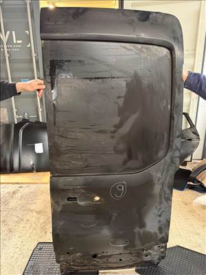 Ford Transit Mk8 JOBB HÁTSÓ CSOMAGTÉR AJTÓ (9) trk31v40010aa